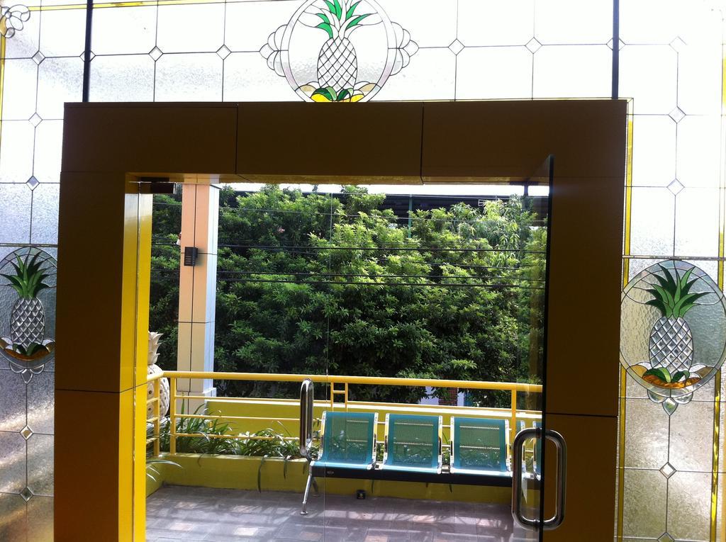 מלון Surakarta  Pineapple Mansion מראה חיצוני תמונה