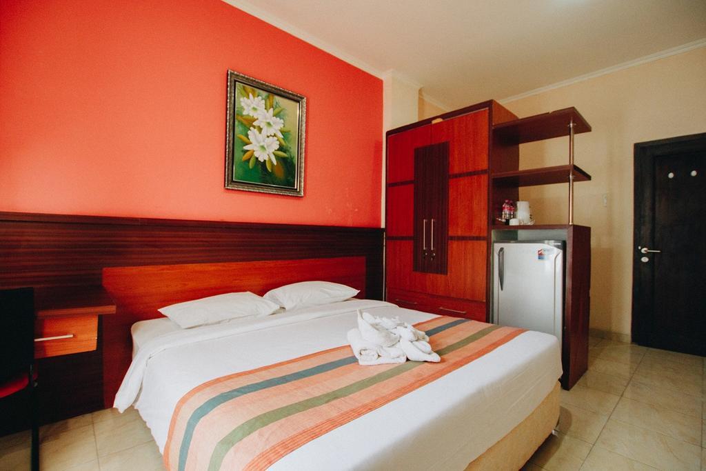 מלון Surakarta  Pineapple Mansion מראה חיצוני תמונה