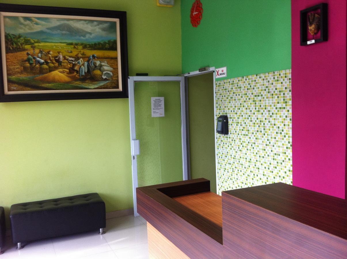 מלון Surakarta  Pineapple Mansion מראה חיצוני תמונה